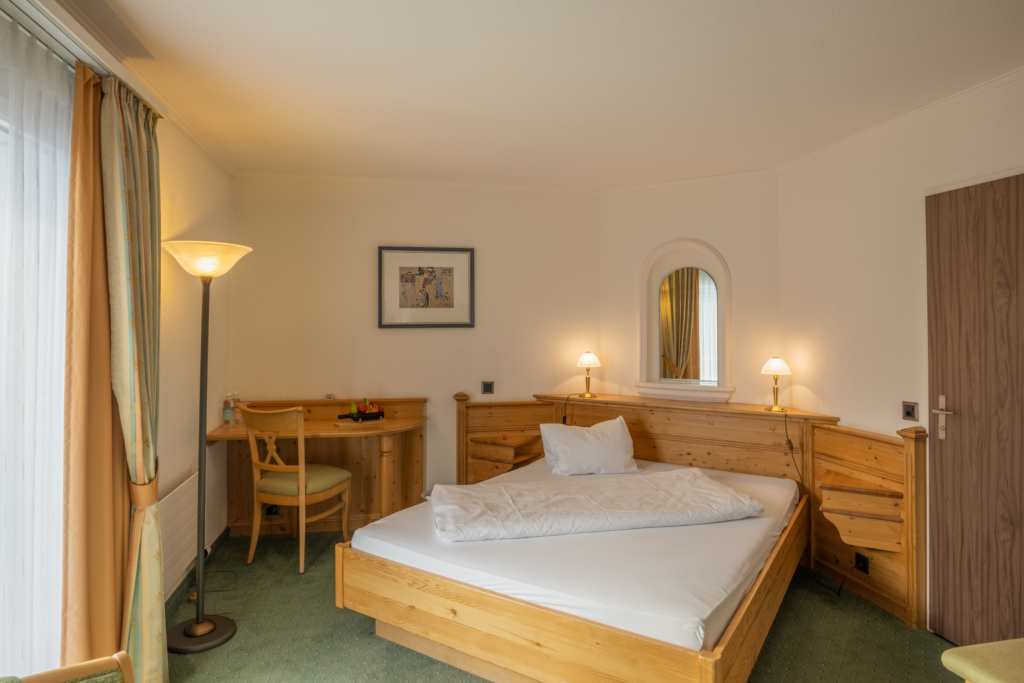 Hotel Brienz Doppelzimmer Holz Rustikal