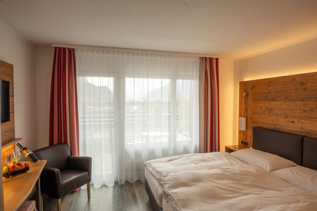 Hotel Brienz double room parquet